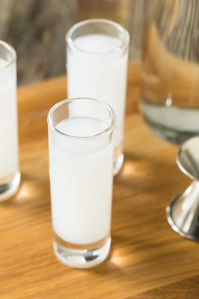 Orzeźwiający grecki Anise Raki Drink — Zdjęcie stockowe