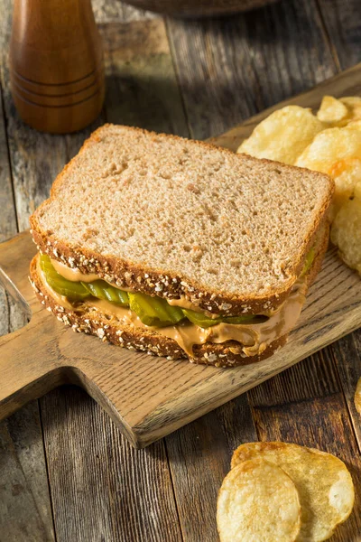 Homemade Peanut Butter Pickle Sandwich Chips — Stock Photo, Image