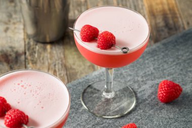 Ayyaş Pembe Yonca Kulübü Ahududulu Kokteyl
