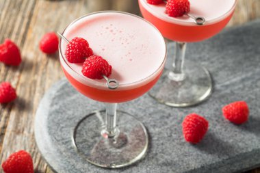 Ayyaş Pembe Yonca Kulübü Ahududulu Kokteyl