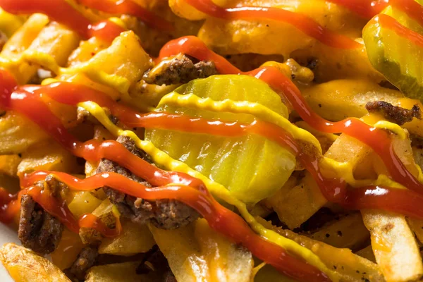 Queijo Caseiro Carregado Cheeseburger Batatas Fritas Com Piquetes Ketchup — Fotografia de Stock