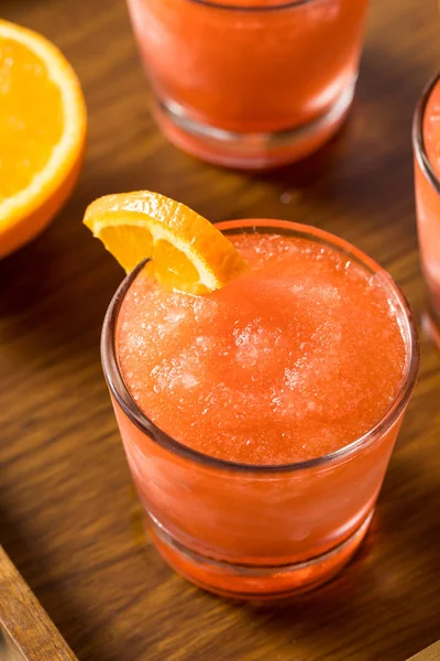 Boozy Frozen Negroni Matschig Mit Orange Und Eis — Stockfoto