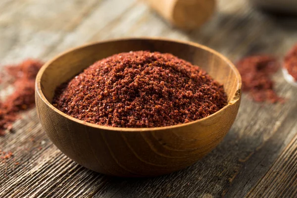 Sumac Seco Orgânico Vermelho Cru Uma Tigela — Fotografia de Stock