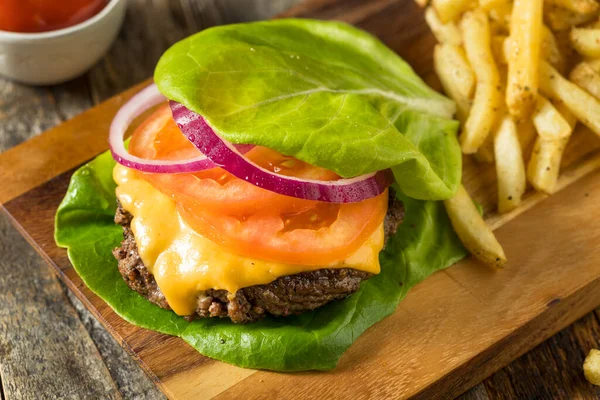 Egészséges Hamburger Salátával Sajttal Sült Krumplival — Stock Fotó