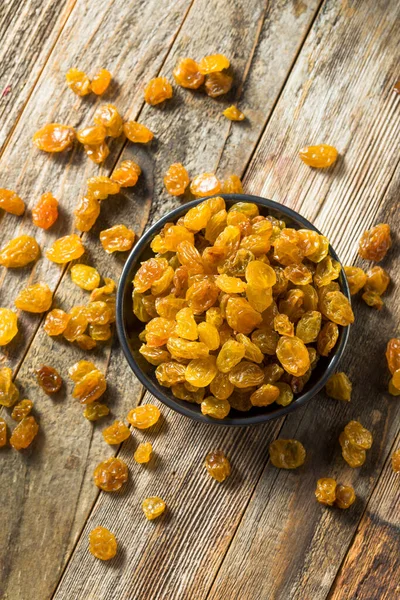 Raw Yellow Organic Golden Raisins Bowl — Stock Photo, Image