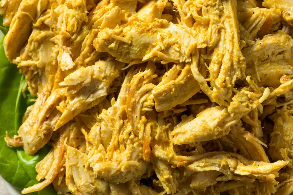Hausgemachtes Curry Coronation Chicken Mit Salat — Stockfoto