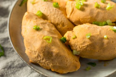 Ev yapımı Peynirli Biftek Cassava Empanadas Yemeye Hazır