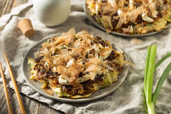 Homemade Japaense Okonomiyaki Cabbage Pancake Mayo Bonito — Stock Photo, Image