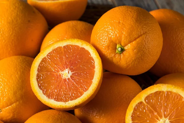 Çiğ Organik Cara Göbek Portakalları Yemeye Hazır — Stok fotoğraf