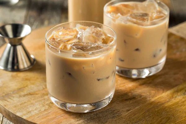 Sweet Boozy Irish Cream Mudslide Cocktail Com Gelo — Fotografia de Stock