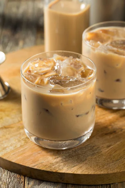 Sweet Boozy Irish Cream Mudslide Cocktail Con Ghiaccio — Foto Stock