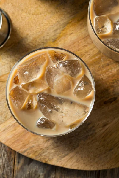 Sweet Boozy Irish Cream Mudslow Cocktail Ice — стокове фото