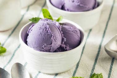Ev yapımı Mor Japon Ube Dondurması.