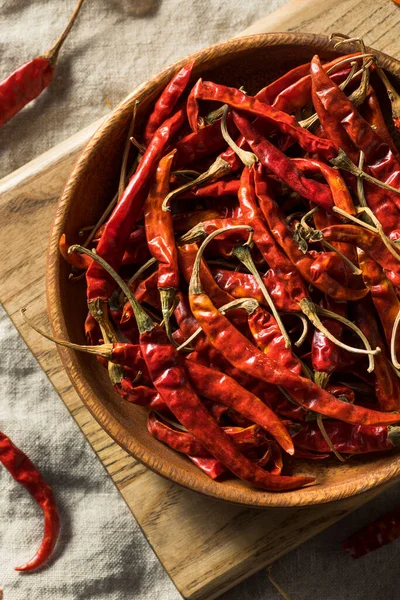Raw Red Organic Chile Arbol Peppers Skål — Stockfoto