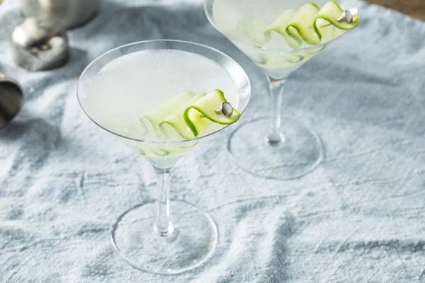 Cóctel Casero Japonés Del Pepino Martini Del Sake Con Vodka —  Fotos de Stock