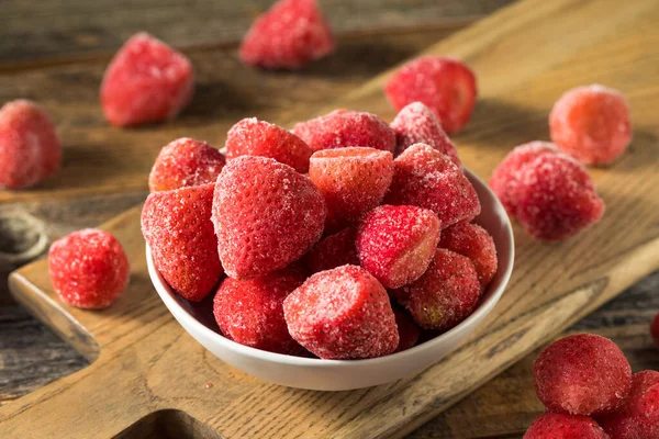 Tiefgefrorene Bio Erdbeeren Einer Schüssel — Stockfoto
