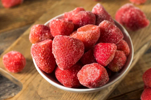 Tiefgefrorene Bio Erdbeeren Einer Schüssel — Stockfoto