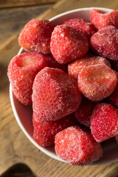 Fresas Rojas Congeladas Orgánicas Tazón —  Fotos de Stock