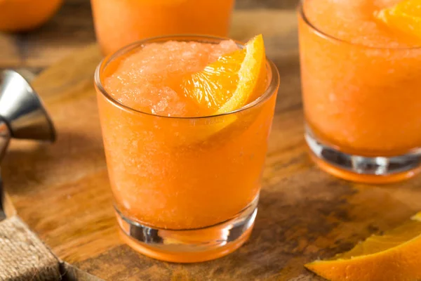 Aperol Congelado Casero Spritz Slushy Con Una Naranja — Foto de Stock