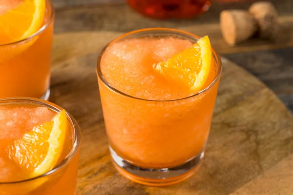 Aperol Congelado Casero Spritz Slushy Con Una Naranja — Foto de Stock