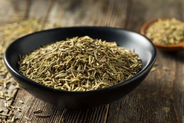 Çiğ Organik Kurutulmuş Biberiye Baharatı