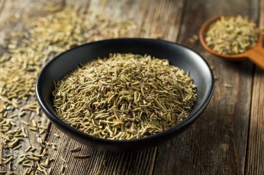 Çiğ Organik Kurutulmuş Biberiye Baharatı