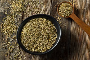 Çiğ Organik Kurutulmuş Biberiye Baharatı