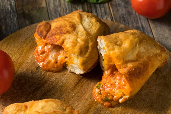 Homemade Italian Cheesy Panzerotti Calzone Basil Sauce — Stock Photo, Image