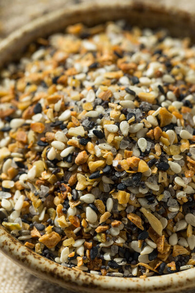 Raw Organic Everything Bagel Seasoning in a Bowl