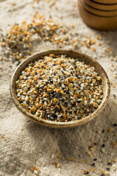 Raw Organic Everything Bagel Seasoning in a Bowl