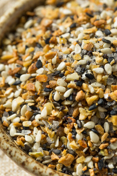 Raw Organic Everything Bagel Seasoning in a Bowl