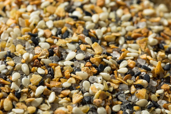 Raw Organic Everything Bagel Seasoning in a Bowl