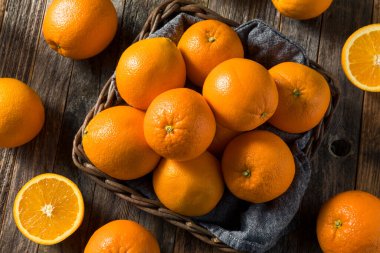 Çiğ Organik Taze Portakallar