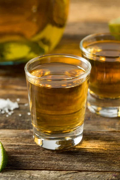 Reposado Alcoólico Tequila Shots Com Limão Sal — Fotografia de Stock