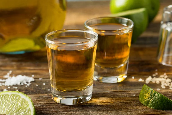 Tequila Reposado Alcohólico Disparos Con Lima Sal — Foto de Stock