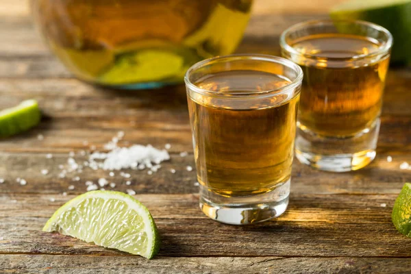 Tequila Reposado Alcohólico Disparos Con Lima Sal — Foto de Stock