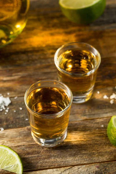 Alcolisti Reposado Tequila Shots Con Calce Sale — Foto Stock