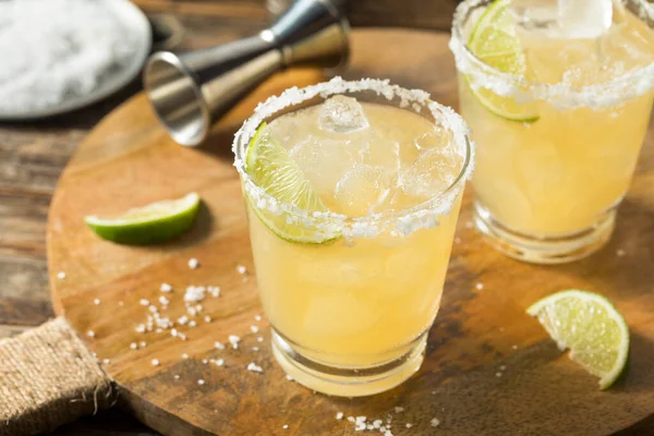 Frissítő Mexikói Tequila Margarita Lime Mal Sóval — Stock Fotó