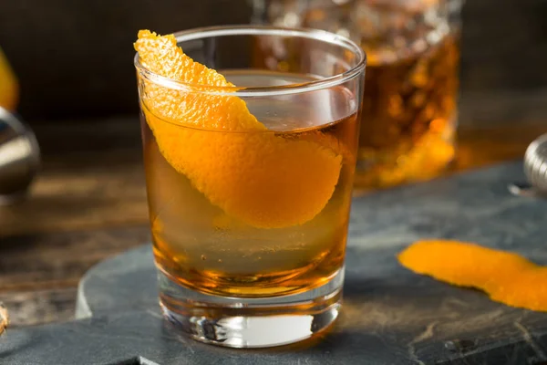 Refrescante Cóctel Bourbon Old Fashioned Con Cubo Hielo Redondo — Foto de Stock