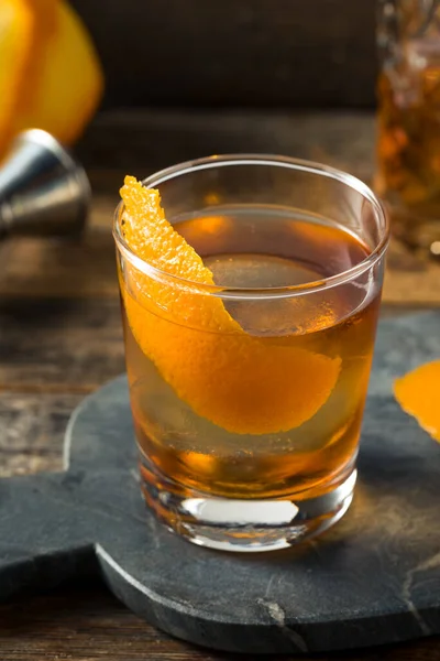 Refrescante Bourbon Old Fashioned Cocktail Com Cubo Gelo Redondo — Fotografia de Stock