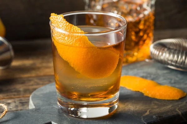Cocktail Ancienne Bourbon Rafraîchissant Avec Glaçon Rond — Photo