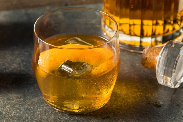 Fyllig Japansk Whisky Gammaldags Med Apelsinskal — Stockfoto