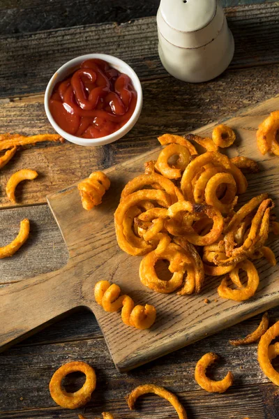 Hemlagad Säsongsbunden Lockigt Pommes Frites Med Ketchup — Stockfoto