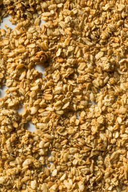 Ev yapımı organik granola ve balı yemeye hazır.