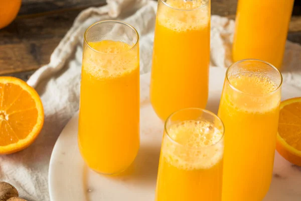 Алкогольное Шампанское Mimosa Апельсиновым Соком Готовым Выпивке — стоковое фото