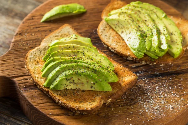 Gesunder Hausgemachter Avocado Toast Mit Salz Und Pfeffer — Stockfoto