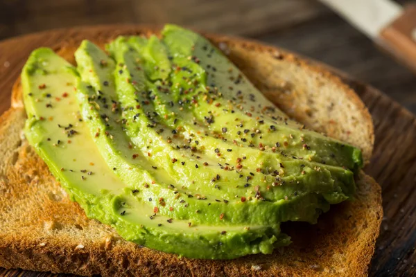 Gesunder Hausgemachter Avocado Toast Mit Salz Und Pfeffer — Stockfoto