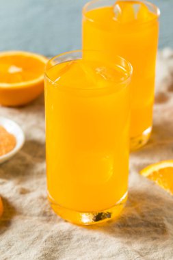 Tatlı tazeleyici Portakal İçeceği Bir Bardakta