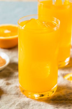 Tatlı tazeleyici Portakal İçeceği Bir Bardakta