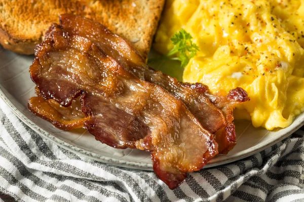 Homemade American Scrambled Egg Breakfast Bacon Toast — Stock Photo, Image